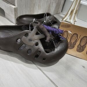 KEEN Yogeez Womens brown foam slip-on adjustable clogs Size 8